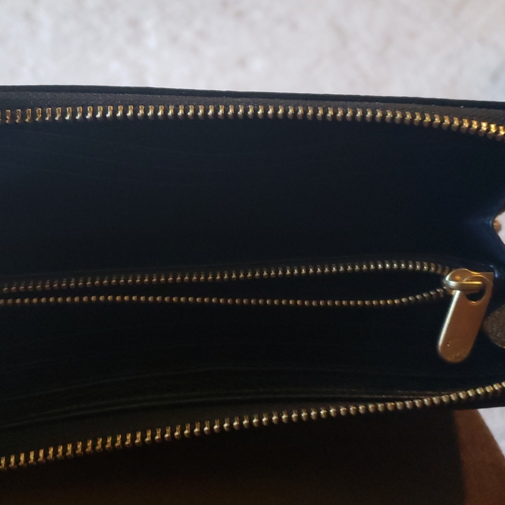 Wallet - Picture 2 of 5